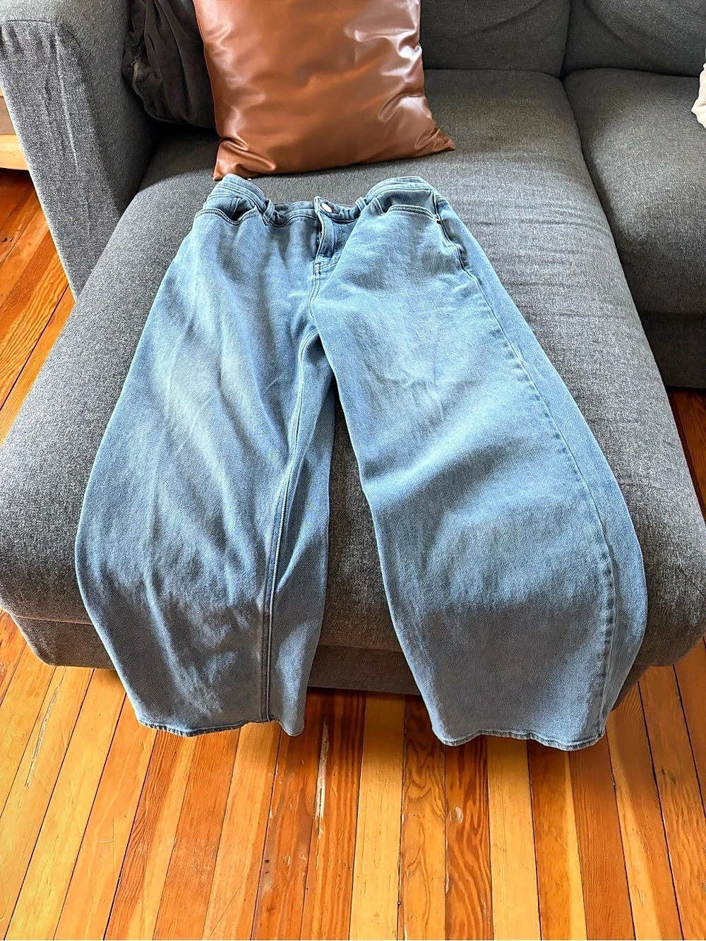 R Jeans Super High Rise Wide Leg Jeans in Blue Waist 28 (Petite) Like New.